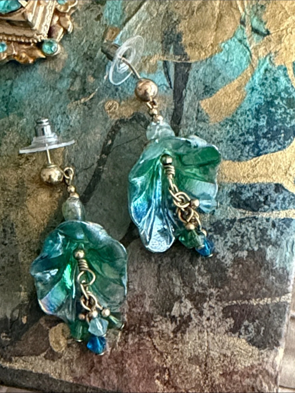 Exquisite blown glass flowers with crystal blue with gold ball posts flowers